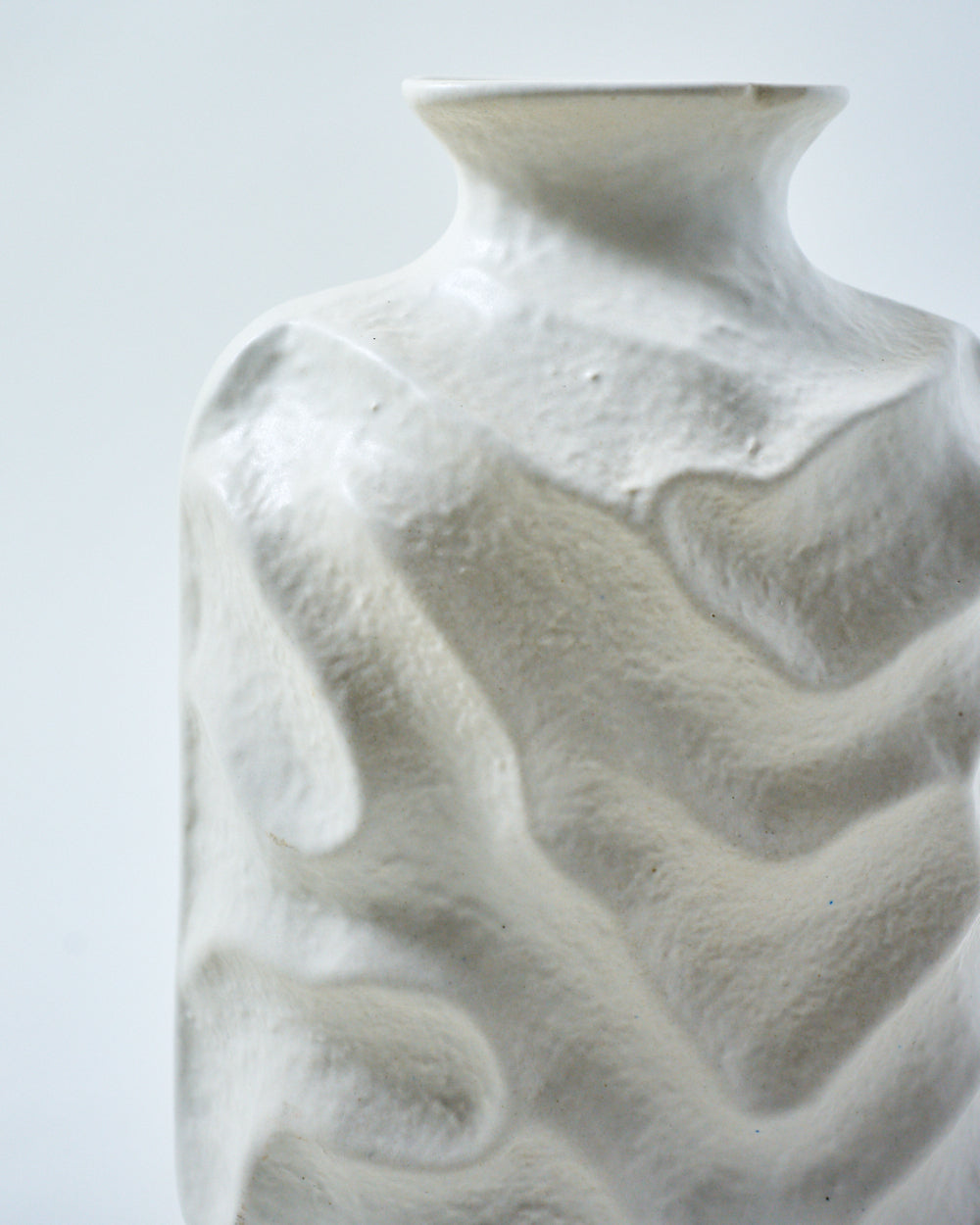 zoomed in image of white vase