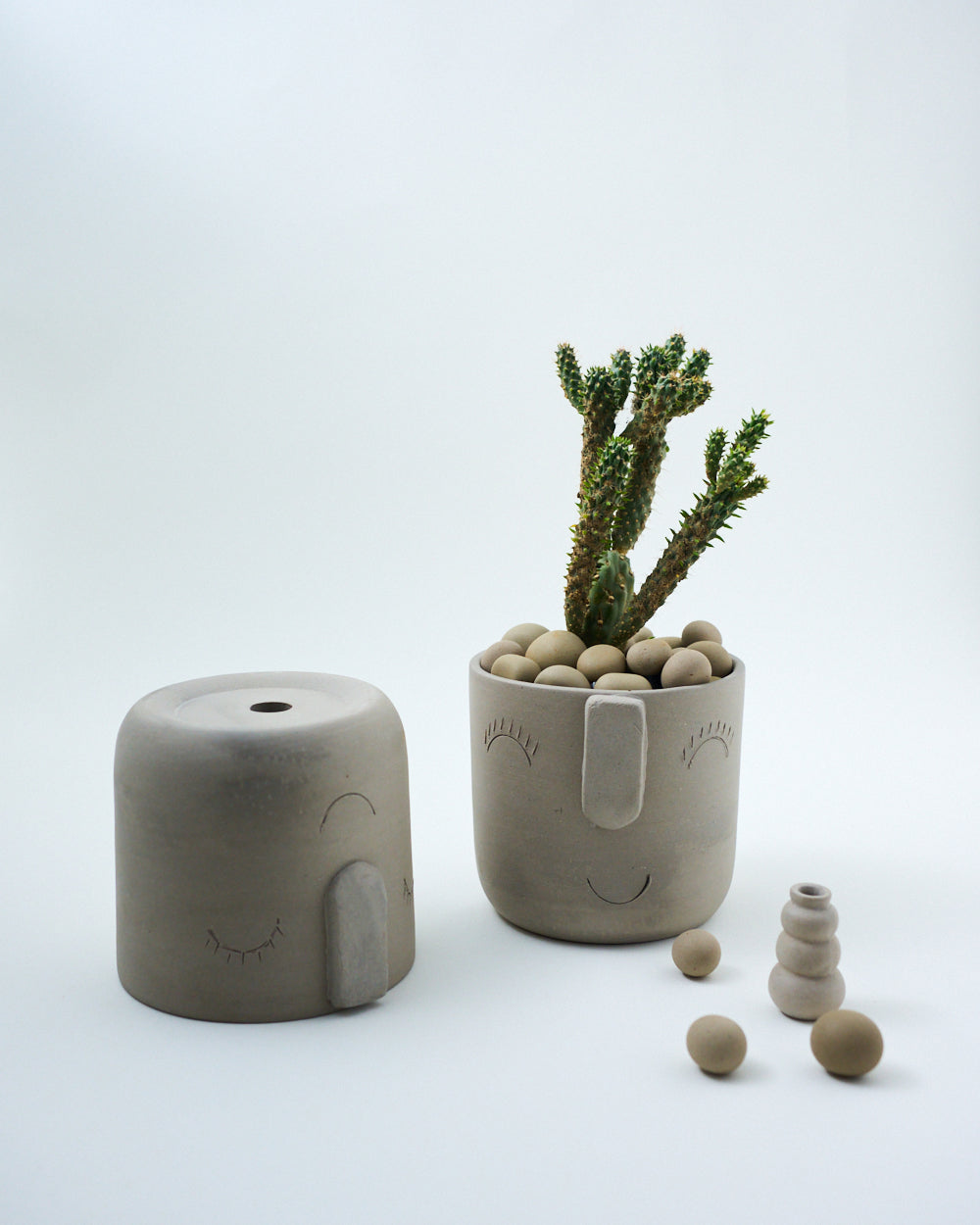 ceramic decorative study table planter with cactus