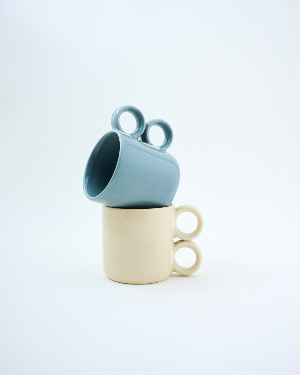 coffee mug with two handles