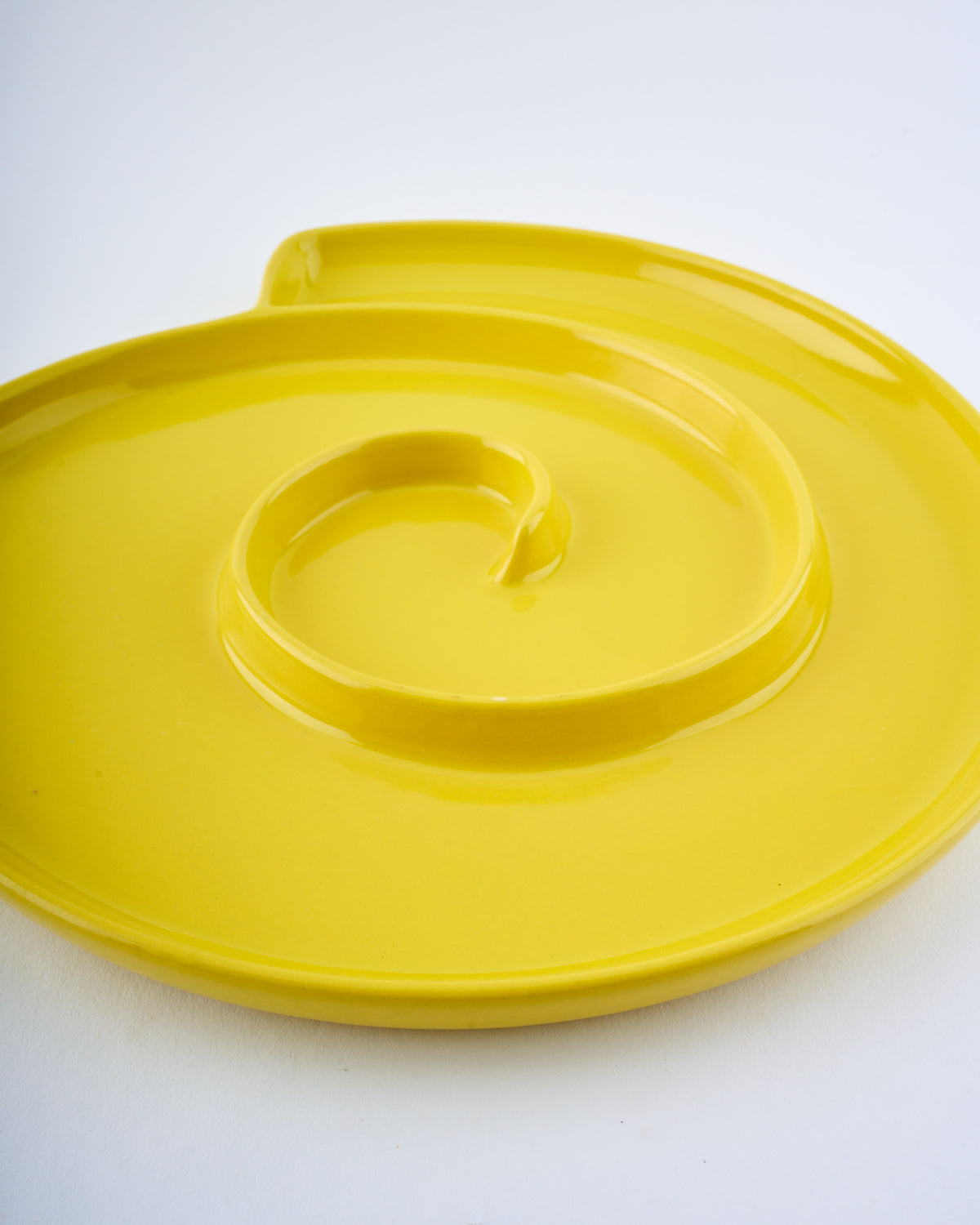 Swirl serving platter